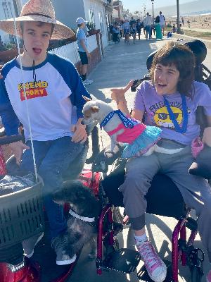 Lena and Garrett at last year'TMs walk